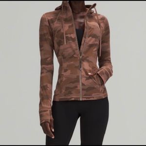 LULULEMON HOODED DEFINE JACKET NULU SIZE 2 IN CAMO ROASTED BROWN MULTI